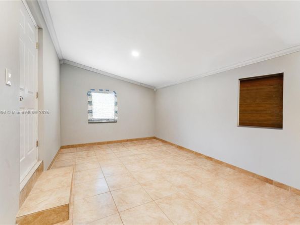 1243 NW 42nd St, Miami FL 33142