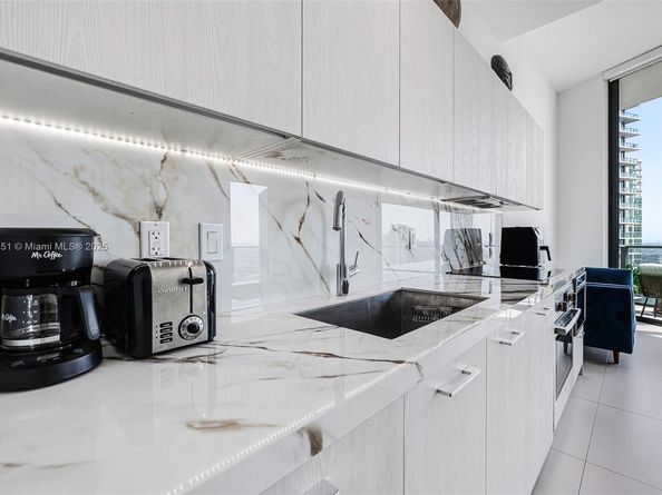 501 NE 31st St 4007, Miami FL 33137