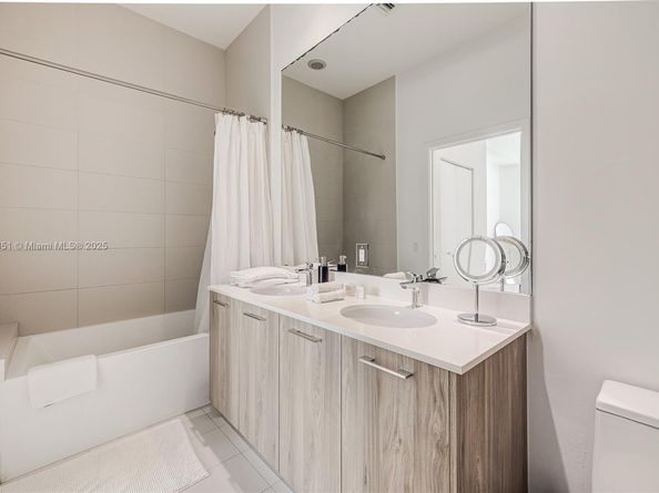 501 NE 31st St 4007, Miami FL 33137