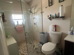 5724 S Bayberry Ln, Tamarac FL 33319