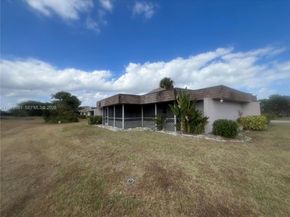 5724 S Bayberry Ln, Tamarac FL 33319