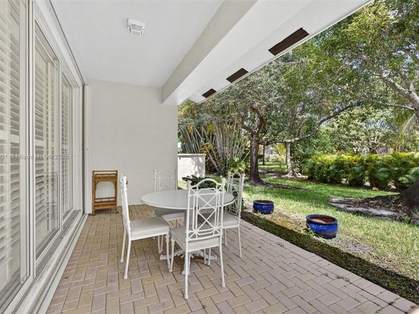 9633 Sandpiper Ln, West Palm Beach FL 33411