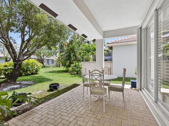 9633 Sandpiper Ln, West Palm Beach FL 33411