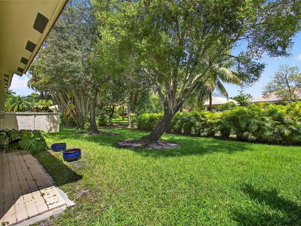 9633 Sandpiper Ln, West Palm Beach FL 33411
