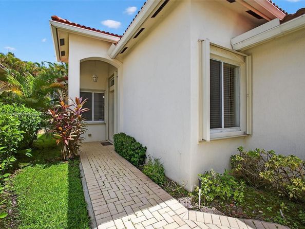 9633 Sandpiper Ln, West Palm Beach FL 33411