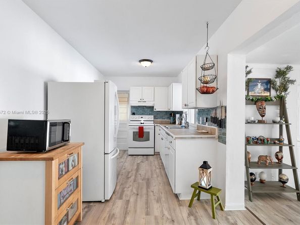 2012 NW 11th Ave, Fort Lauderdale FL 33311