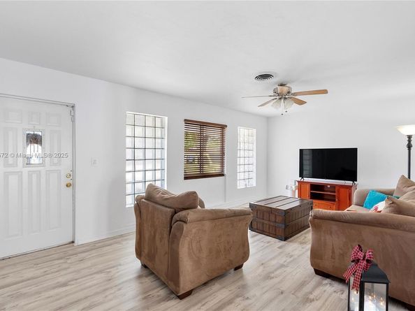 2012 NW 11th Ave, Fort Lauderdale FL 33311