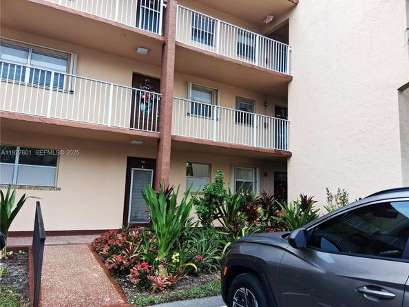 8841 NW Sunrise Lakes Blvd 112, Sunrise FL 33322