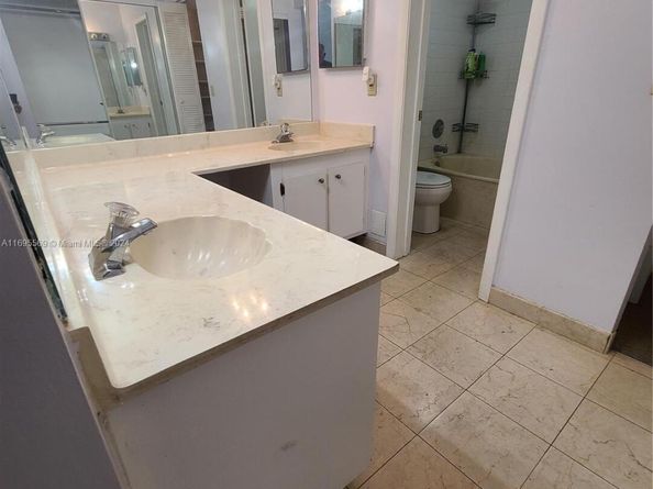 3564 Magellan Cir 2111, Aventura FL 33180