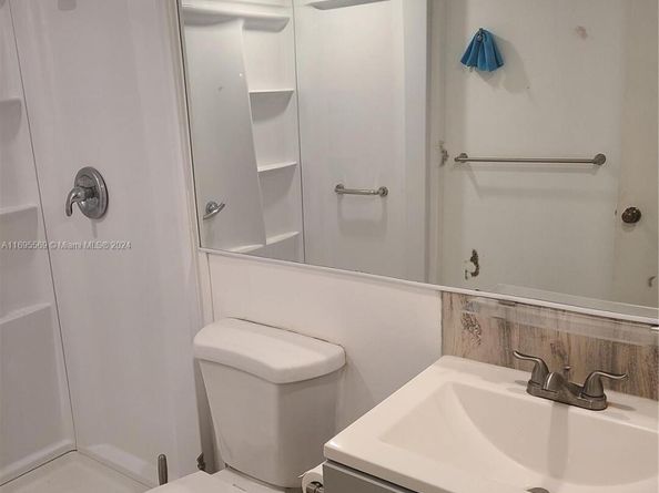 3564 Magellan Cir 2111, Aventura FL 33180