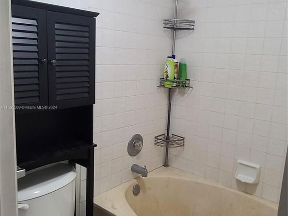 3564 Magellan Cir 2111, Aventura FL 33180