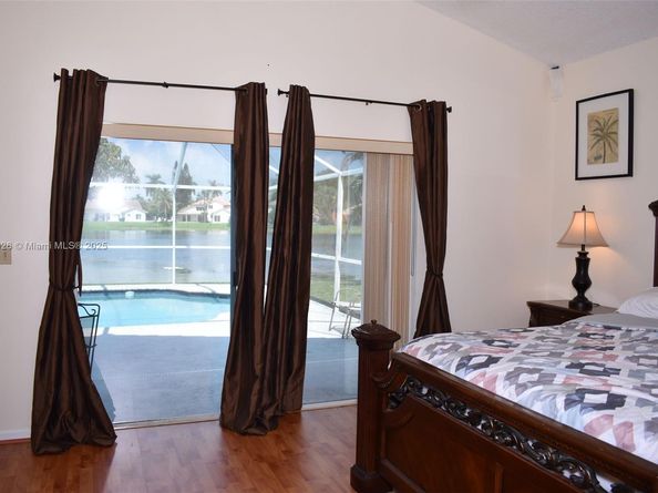 1430 SW 102nd Ave, Pembroke Pines FL 33025