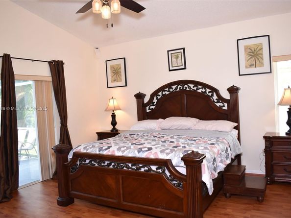 1430 SW 102nd Ave, Pembroke Pines FL 33025