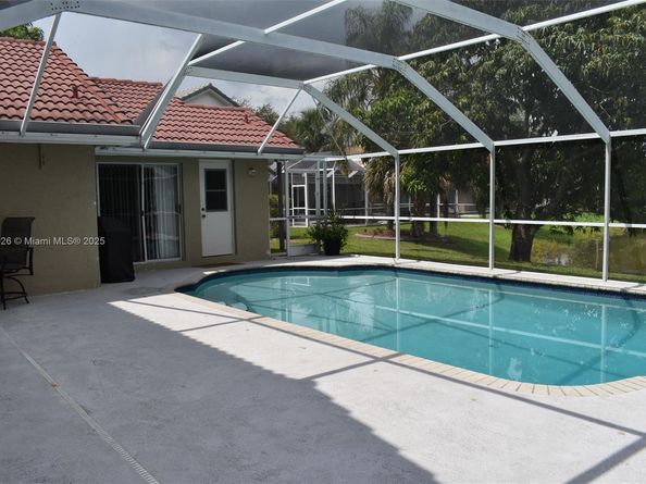 1430 SW 102nd Ave, Pembroke Pines FL 33025