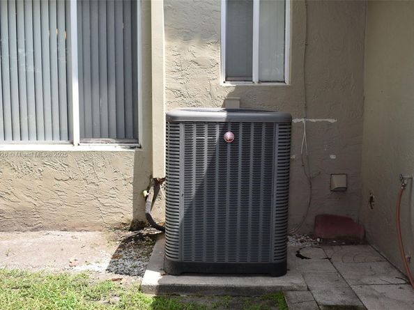 1430 SW 102nd Ave, Pembroke Pines FL 33025