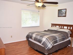 1430 SW 102nd Ave, Pembroke Pines FL 33025