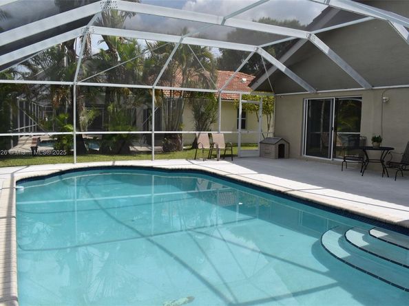1430 SW 102nd Ave, Pembroke Pines FL 33025