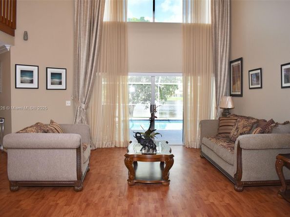 1430 SW 102nd Ave, Pembroke Pines FL 33025