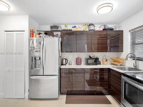 722 SW 8th St, Hallandale Beach FL 33009