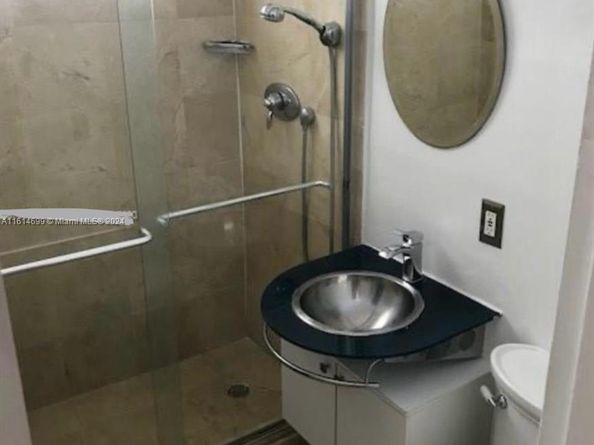 4710 Pine Tree Dr 45, Miami Beach FL 33140