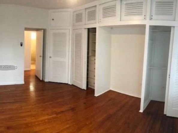 4710 Pine Tree Dr 45, Miami Beach FL 33140