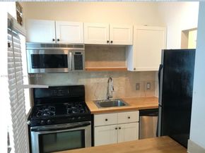 4710 Pine Tree Dr 45, Miami Beach FL 33140