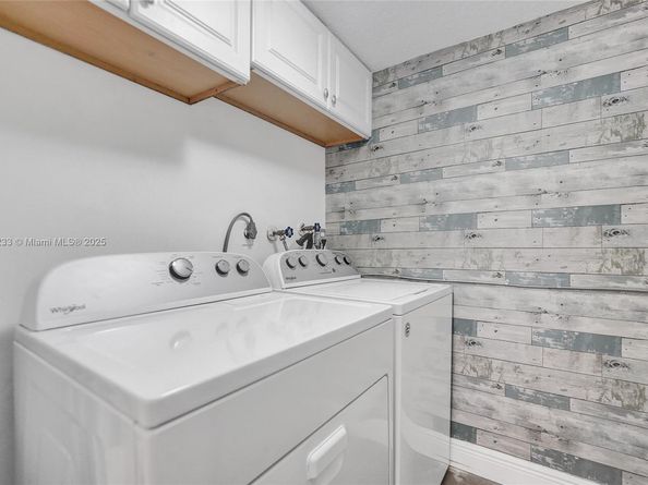 105 Lake Emerald Dr 211, Oakland Park FL 33309
