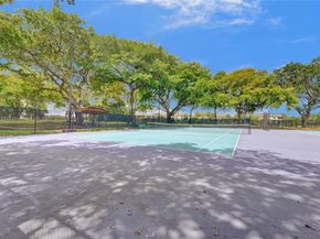 105 Lake Emerald Dr 211, Oakland Park FL 33309