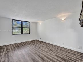 105 Lake Emerald Dr 211, Oakland Park FL 33309