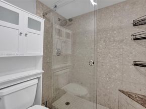 105 Lake Emerald Dr 211, Oakland Park FL 33309