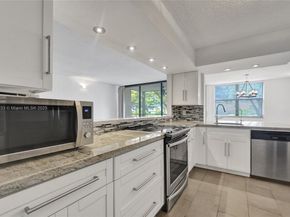 105 Lake Emerald Dr 211, Oakland Park FL 33309