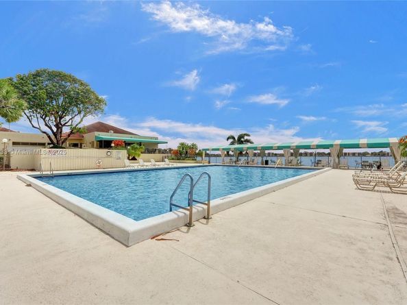105 Lake Emerald Dr 211, Oakland Park FL 33309