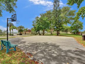 105 Lake Emerald Dr 211, Oakland Park FL 33309