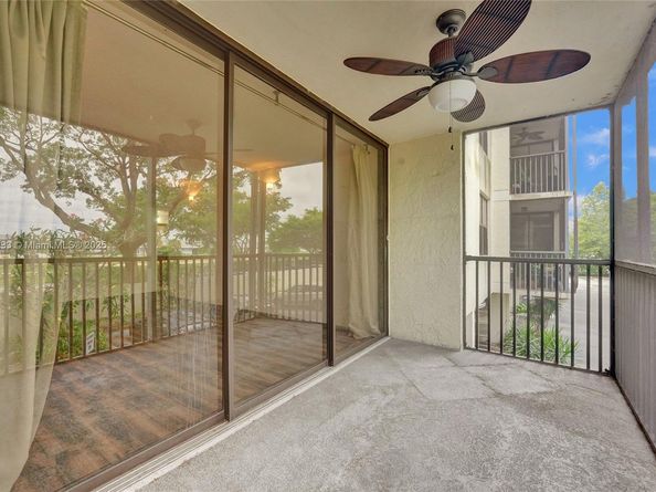 105 Lake Emerald Dr 211, Oakland Park FL 33309