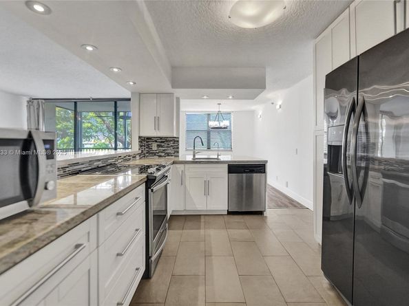 105 Lake Emerald Dr 211, Oakland Park FL 33309