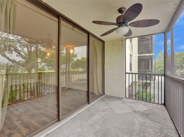 105 Lake Emerald Dr 211, Oakland Park FL 33309