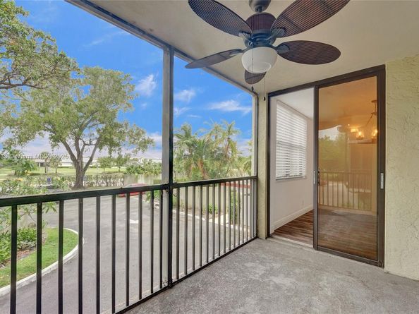 105 Lake Emerald Dr 211, Oakland Park FL 33309