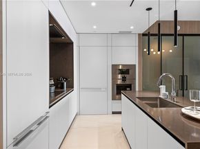 300 Biscayne Blvd Way 1605, Miami FL 33131