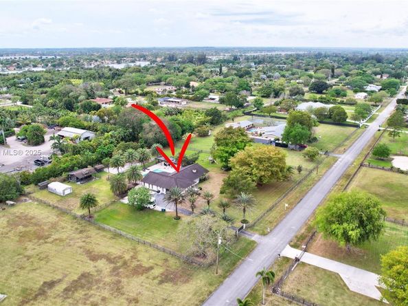 17500 SW 68th Ct, Southwest Ranches FL 33331