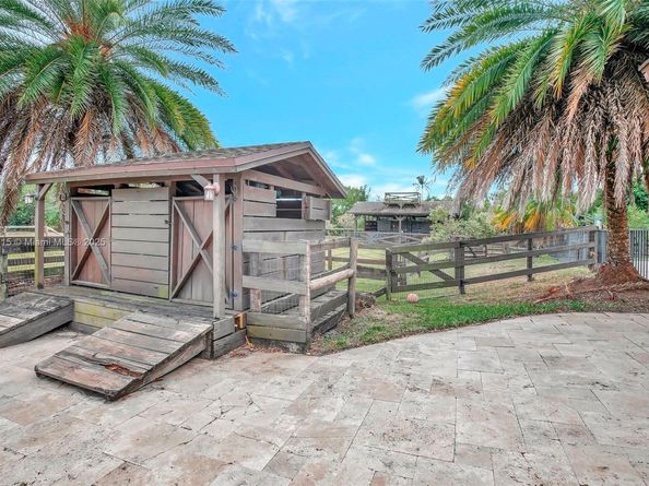 17500 SW 68th Ct, Southwest Ranches FL 33331