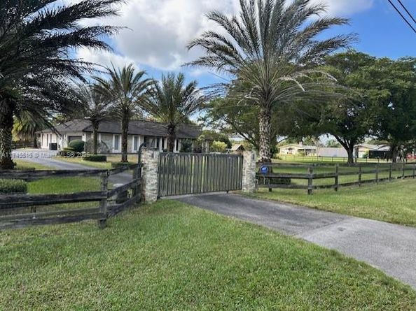 17500 SW 68th Ct, Southwest Ranches FL 33331
