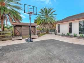 17500 SW 68th Ct, Southwest Ranches FL 33331