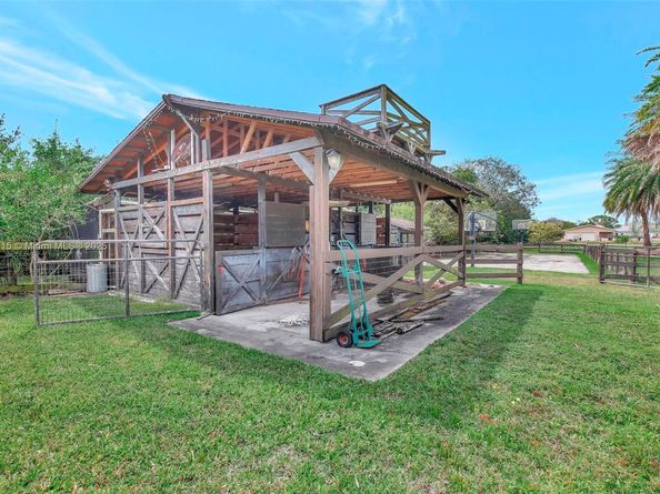 17500 SW 68th Ct, Southwest Ranches FL 33331