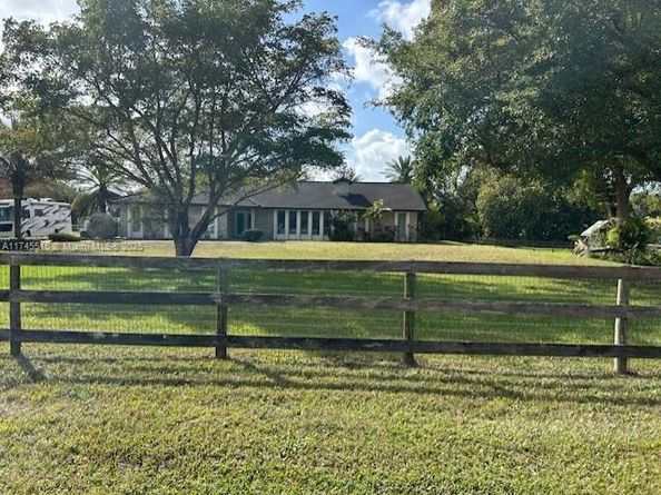 17500 SW 68th Ct, Southwest Ranches FL 33331