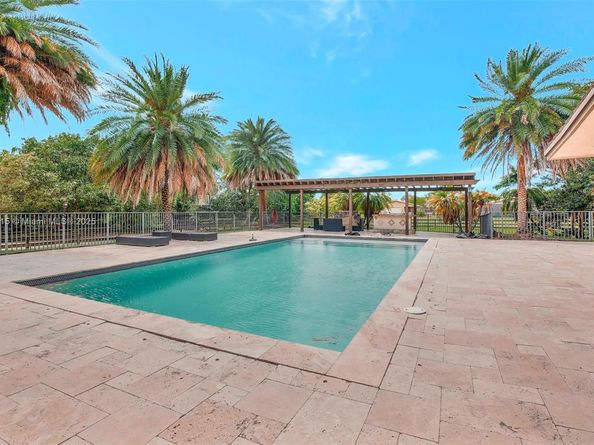 17500 SW 68th Ct, Southwest Ranches FL 33331