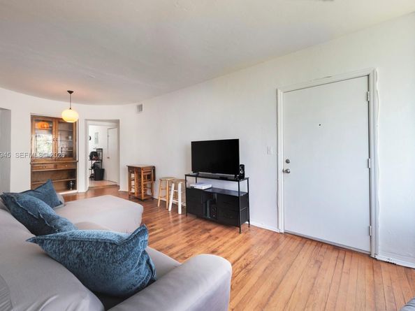 6941 Bay Dr B3, Miami Beach FL 33141