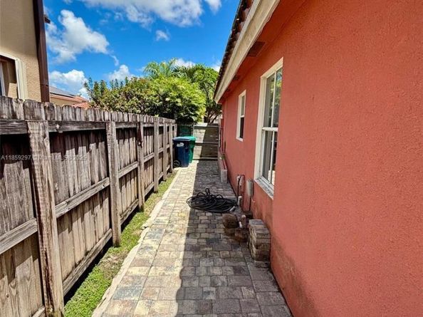 16336 SW 95th Ln, Miami FL 33196