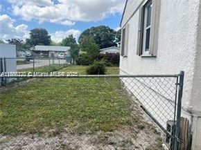 1527 NW 101st St, Miami FL 33147