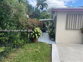 1527 NW 101st St, Miami FL 33147