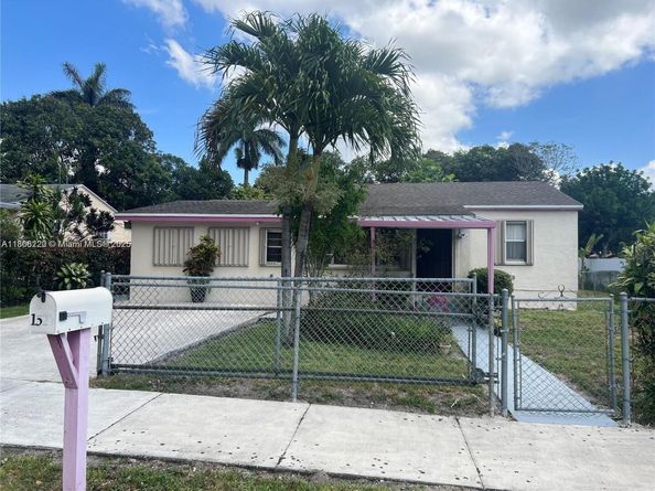 1527 NW 101st St, Miami FL 33147